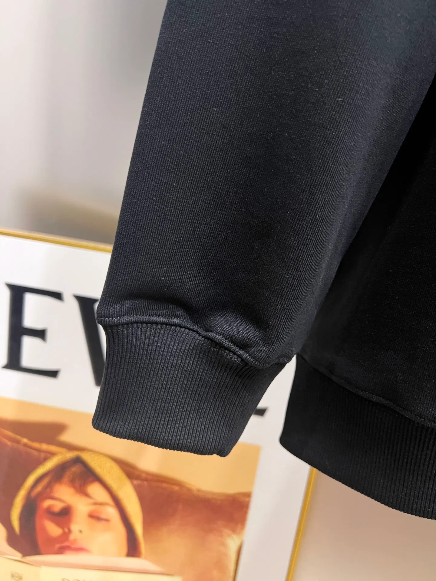 CH Crow 2026 Autumn and Winter New Arrival round neck long-sleeved sweatshirt, cross foam technology + leather hardware + Middle Eastern Australian diamond design technology, the real thing is great, men and women Same Style loose version Size S M L XL XXL Five codes Black White